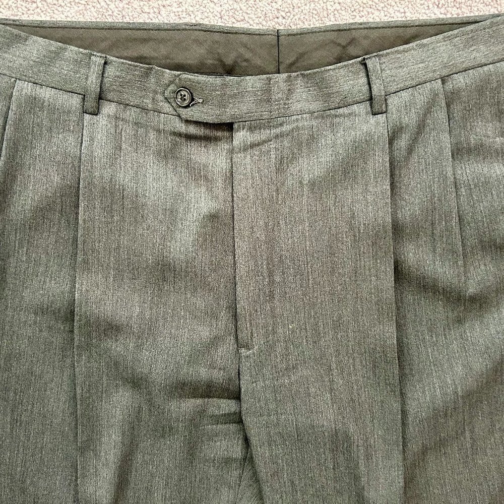Austin Reed Pleated Suit Pants - Men | Color: Light Charcoal | Size: 36 / 32